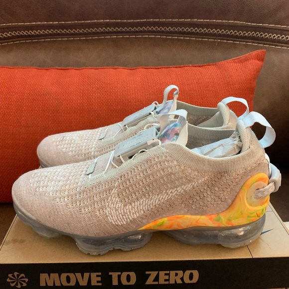 Nike Shoes - Air Vapormax size 7Y